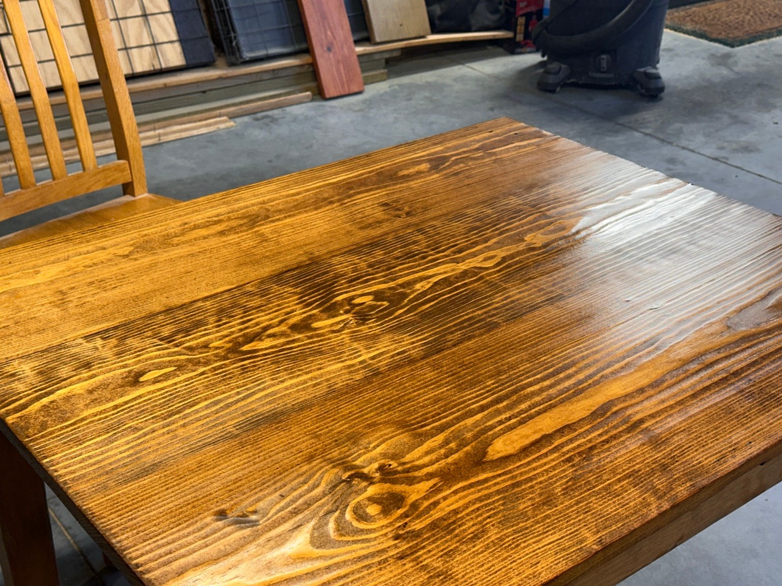 Oblique view of the first polyurethane coat showing golden grain and a broad pale reflection