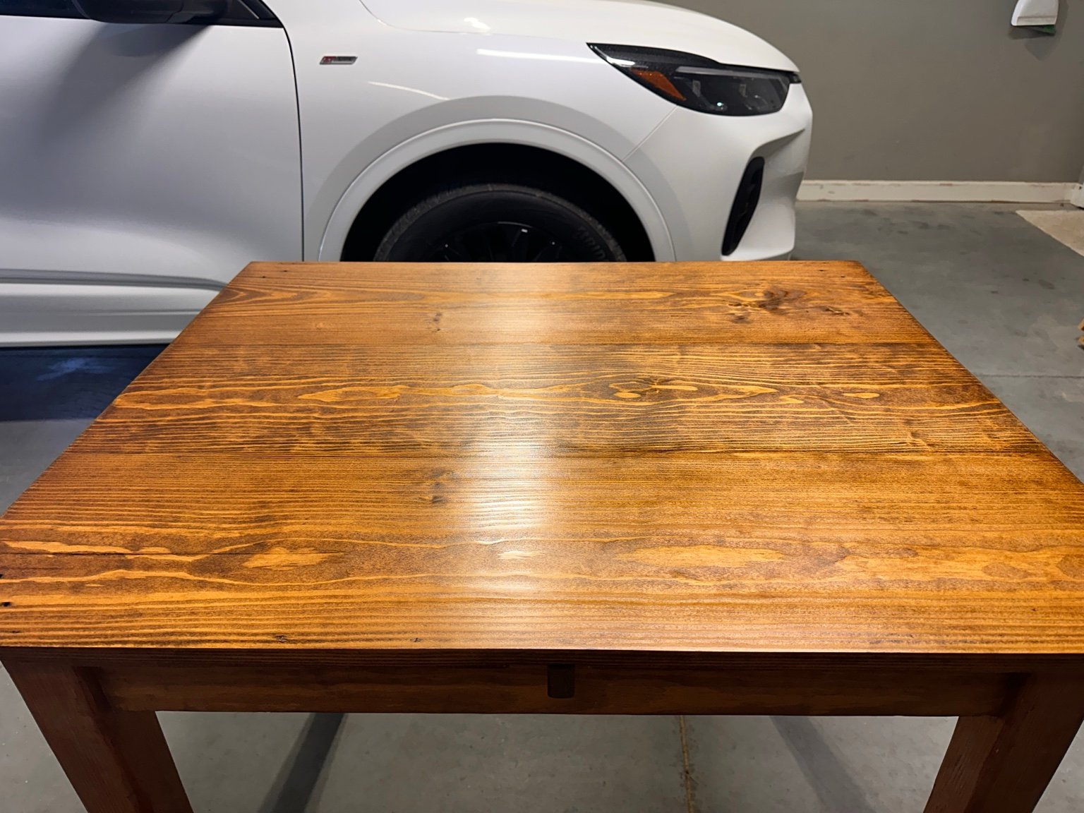 Bright vertical reflection crossing the tabletop after the third polyurethane coat